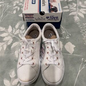 Skechers White Athletic Shoes Bob Sneakers Price Dropped